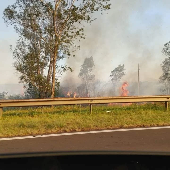 Se prendió fuego un puente ferroviario de Corrientes