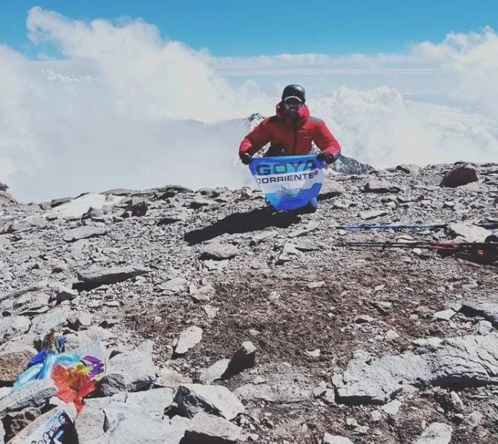 Un correntino llegó a la cima de la montaña más alta de América 