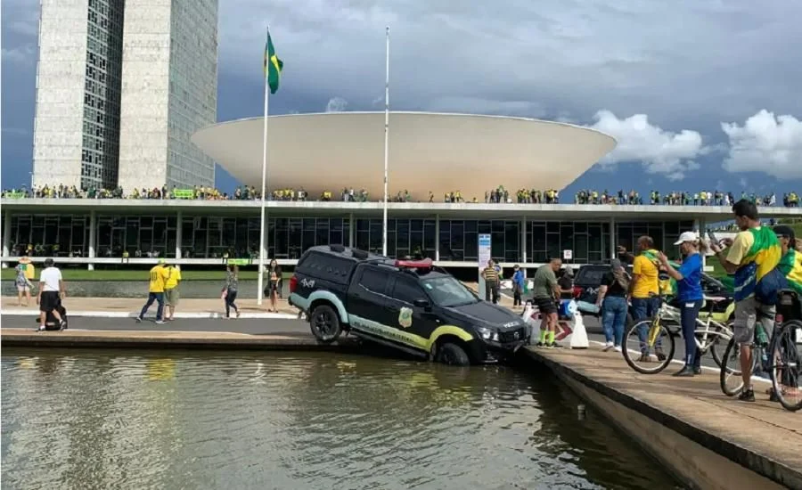 Brasil: seguidores de Bolsonaro invadieron el Congreso y el Palacio presidencial 