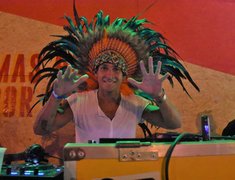 El carnaval de Corrientes se vive mejor desde el Palco de Brahma