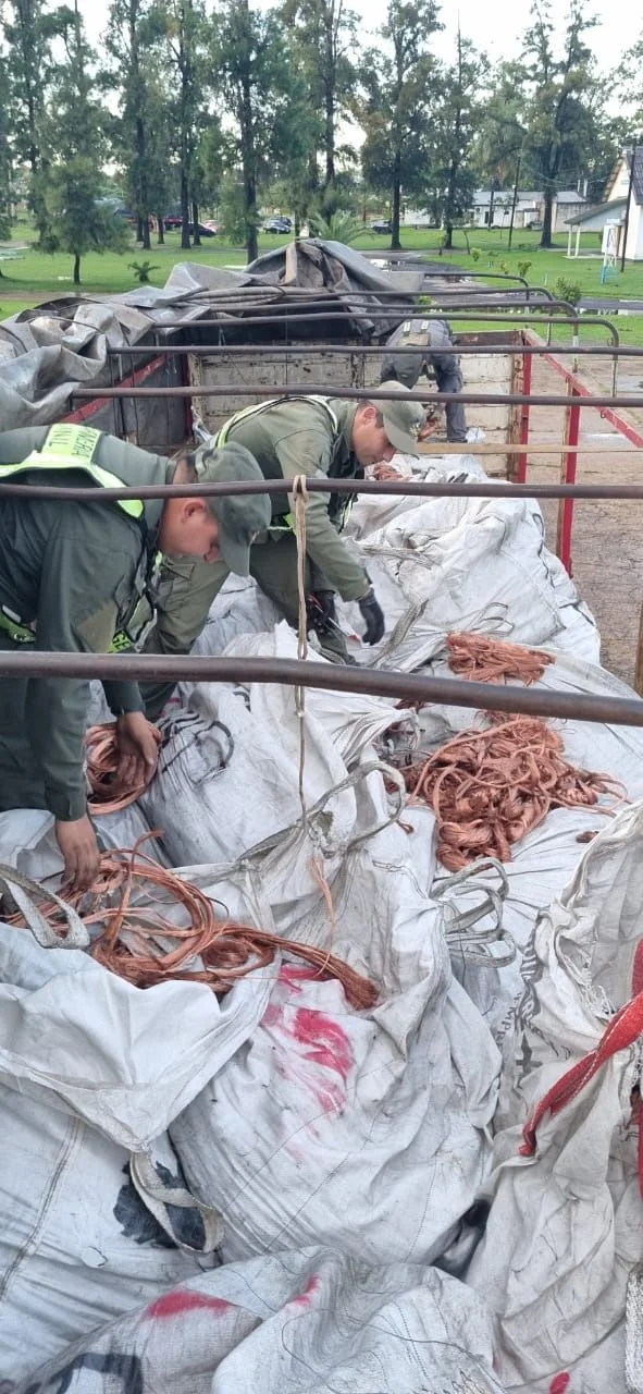 Decomisan 28 toneladas de cobre que eran trasladadas como chatarra