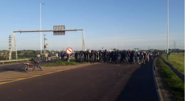 Por una manifestación, está cortado el puente Chaco-Corrientes