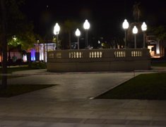 Plaza 25 de mayo de noche 