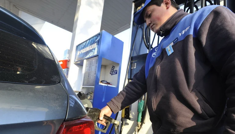 Massa anunció un acuerdo con las petroleras para congelar el precio de los combustibles
