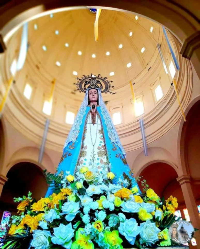 Con un cambio de vestuario, la Virgen de Itatí se prepara para recibir a los jóvenes
