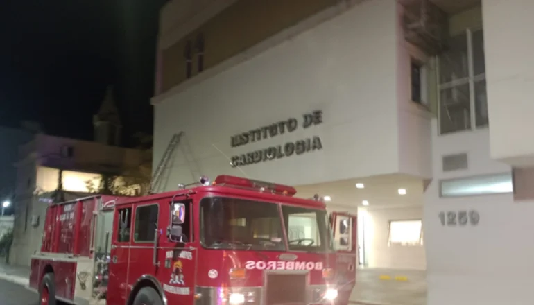 Incendio en el Instituto de Cardiología: evacuaron pacientes 