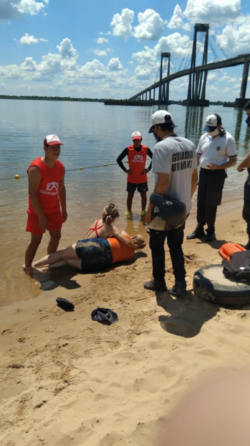 Guardavidas rescata a una mujer que se arrojó al río Paraná 