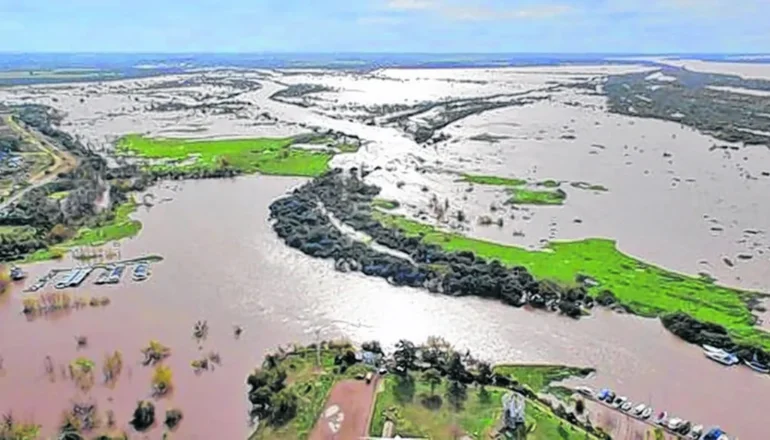 Anuncian una tercera ola de creciente en los ríos, por las incesantes lluvias