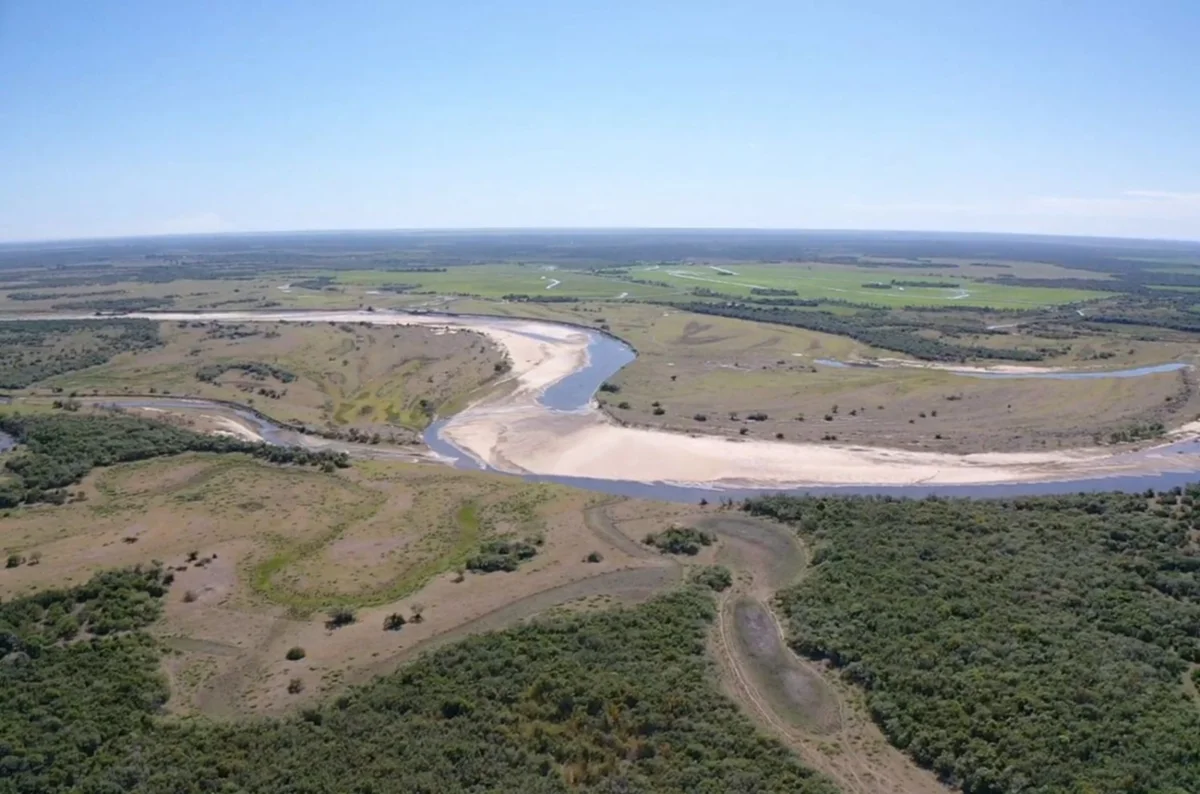 Sequía: la impactante imagen de la desembocadura del arroyo Batel y el río Corrientes 