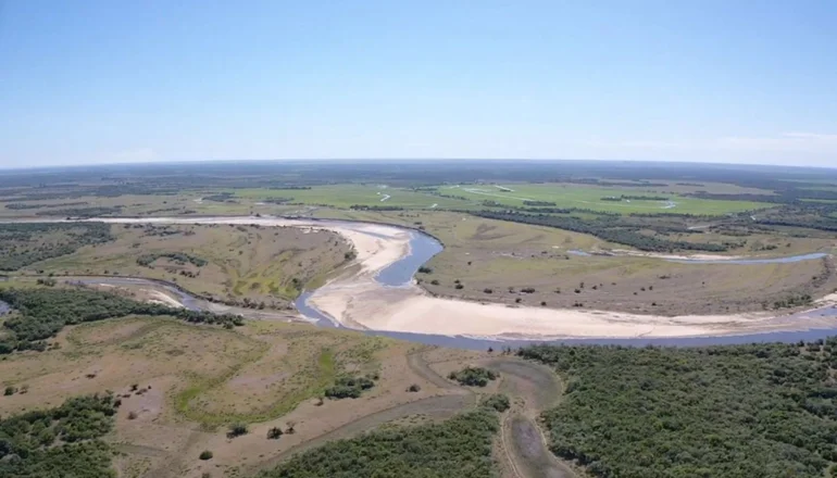 Sequía: la impactante imagen de la desembocadura del arroyo Batel y el río Corrientes 